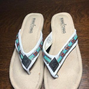 MINNETONKA SANDAL, WHITE LEATHER BEADED, SIZE 5